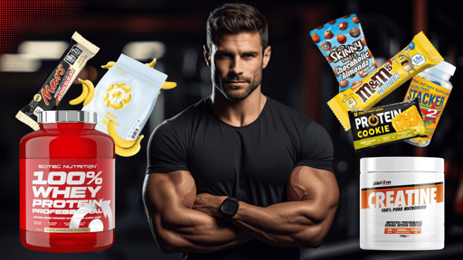 Un homme musclé se tient devant la caméra, les bras croisés. À côté de lui, on peut voir des produits Nutrisports.